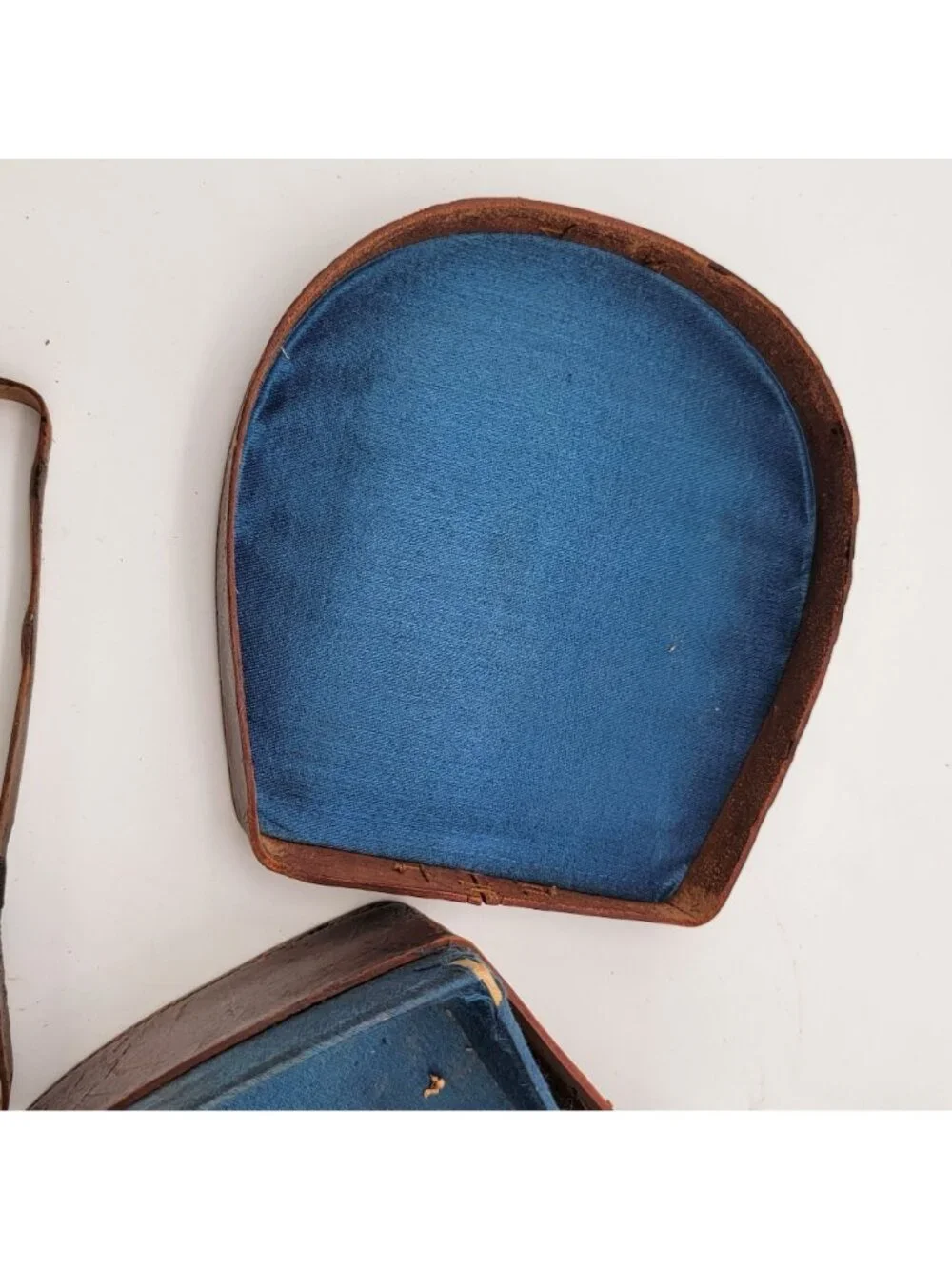 Antique Edwardian Antique Leather Collar Box
